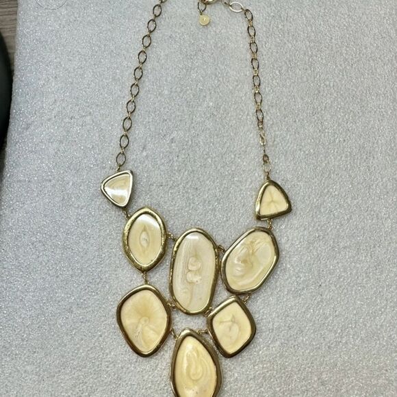 Stella & Dot Fiona Bib Necklace Gold & Ivory 16" + 2" Extender EUC - Picture 12 of 12